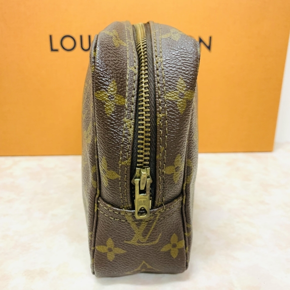 💋Authentic Louis Vuitton Trousse 23 - Picture 14 of 16